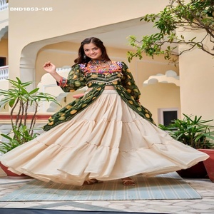 Lehenga Crème en Coton Pur de Créateur avec Dentelle Rubanée et Volants Évasés - Blouse Fantaisie Brodée et Imprimée - Exportateur Indien - Product Image 1