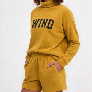 Ensemble hiver pour femmes, col montant jaune et short, matière de haute qualité, vêtements décontractés, imperméable, impression de logo personnalisée - Product Image 1