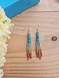 Boucles d'oreilles élégantes de qualité supérieure, extra longues, à pampilles turquoise, bijoux tendance faits à la main, accessoires mignons perlés pour femmes par UO - Product Image 5