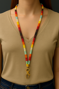 Cadena corporal hecha a mano con cuentas y cierre dorado, con diseño de rayas en azul claro, crema, amarillo, naranja, rojo, granate y negro. - Product Image 6