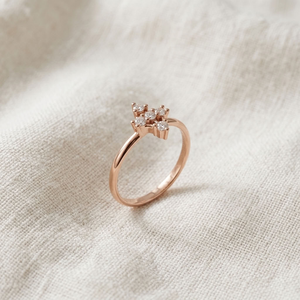 Bague de fiançailles classique en or rose avec diamant certifié IGI, sertie en grappe, pierre taille poire, monture à griffes, bijoux de mariage et de fête - Product Image 3