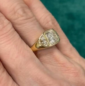 Ensemble de lunette unique à trois pierres Proposition de diamant 8 MM Coupe ovale Moissanite Anniversaire Bague minimaliste à tige conique en argent 925 - Product Image 5