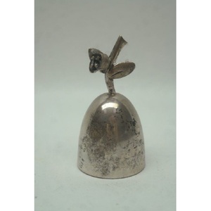 Cloches en laiton au design royal et luxueux pour les coins décoratifs religieux indiens ou l'aménagement d'une ambiance rustique pour les festivals. - Product Image 6