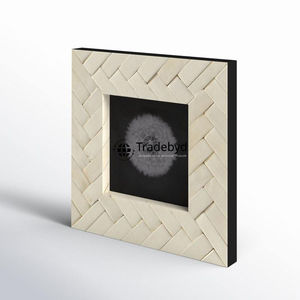 Elegante Marco de Fotos de Lujo Hecho a Mano con Incrustaciones de Hueso y Acabado Brillante de Primera Calidad por Tradebyd - Product Image 4