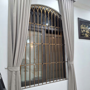 Cadre de fenêtre décoratif en fer forgé poli de style français moderne pour la conception extérieure des villas et appartements par EURO IRON - Product Image 3