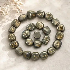 Ensemble de pierres runiques en pyrite naturelle |   25 runes Futhark dorées en or |   Pierres de divination |   Cadeau spirituel - Product Image 5