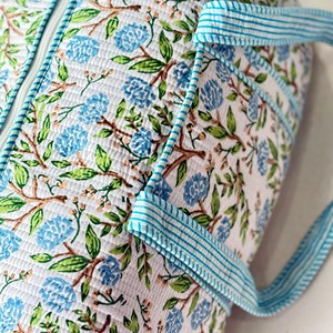 Sac de voyage matelassé à imprimé floral avec fermeture éclair, motif bleu-vert, sac de week-end portable - Product Image 6