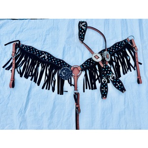 Ensemble de têtière et de collier de poitrine en cuir noir style western pour cheval, avec conchos en strass turquoise et franges, équipement équestre - Product Image 1
