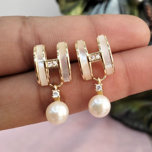 Boucles d'oreilles clous en perles d'eau douce, bijoux géométriques plaqués or, fabricant et fournisseur en gros - Product Image 6