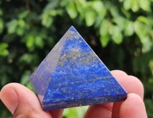 Pyramide de pierre précieuse naturelle Lapis Lazuli polie à la main, pour la guérison, décoration de table pour la maison et le bureau, vente en gros - Product Image 1