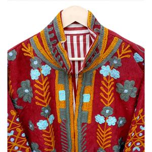 Veste en velours côtelé rouge pour femme, col mandarin, manches longues, motif floral, broderie à la main, style automne - Product Image 4