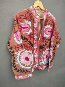 เสื้อแจ็คเก็ตผู้หญิงปักลายดอกไม้ประณีต แรงบันดาลใจจากงานฝีมือแบบแคชเมียร์ สไตล์ซูซานีวินเทจ เหมาะสำหรับงานปาร์ตี้ การเดินทาง และโอกาสต่างๆ - Product Image 3