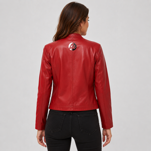 Veste en cuir pour femme au style intemporel, toucher doux et détails haut de gamme, parfaite pour les garde-robes modernes et pour la confiance au quotidien. - Product Image 3
