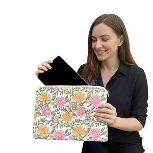 Funda acolchada premium de algodón para portátil de 13 pulgadas, hecha a mano con diseño floral, funda protectora con cremallera para portátil. - Product Image 1
