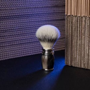 Cepillo Redondo de Cuerno de Búfalo Hecho a Mano y Ecológico de ILAHI, con Mango para Afeitar y Personalización para Halloween - Product Image 1