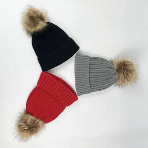 Gorro de Punto para Mujer, Invierno, con Pompón de Piel Sintética, Gorro Cálido de Punto, con Parche de Goma - Product Image 3