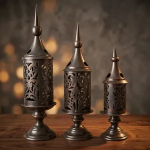 Lanternes cylindriques en métal avec un design ajouré complexe pour la décoration de la maison, utilisation durable en extérieur - Product Image 1