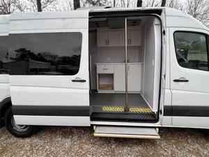 Tracteur routier diesel 6x4 à haute traction, camion lourd pour le transport logistique sur terrains difficiles - Product Image 5