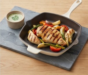 Poêle carrée en fonte avec surface striée et poignée crème, idéale pour l'hôtellerie et les ustensiles de cuisine haut de gamme - Product Image 6