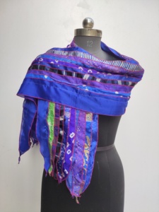 Écharpe en soie bleue à imprimé géométrique ethnique, forme carrée, multifonctionnelle, tendance pour femmes, toutes saisons - Product Image 2