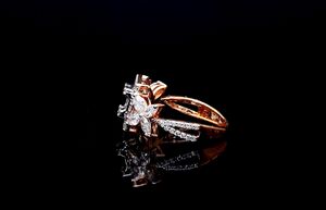 Bague de Fiançailles Florale de Luxe en Or Rose 14 carats, Diamant de Laboratoire Taille Baguette et Marquise, Design Halo, Certifiée IGI, Vente en Gros, Anniversaire - Product Image 3