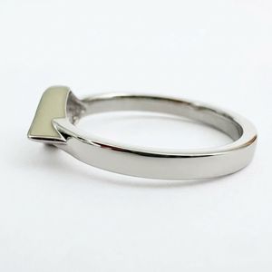 Anillo solitario con diamante cultivado en laboratorio con certificación IGI de 0.50 CT, forma de cometa, color sal y pimienta, en oro blanco macizo de 18k con engaste de bisel. - Product Image 4