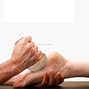 Masseur corporel traditionnel en bronze Kansa avec manche en bois naturel, outil de réflexologie plantaire Padabhyanga pour la détoxification et le spa - Product Image 3