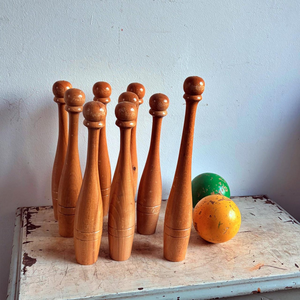 Jeu de quilles traditionnel en bois, quilles en bois naturel, jeu familial classique, activité de plein air sur la pelouse, enfants et adultes - Product Image 4