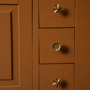 Poignée de meuble décorative en laiton géométrique, bouton d'armoire et tirette de tiroir à motif étoile et floral, finition dorée pour commode et armoire - Product Image 1