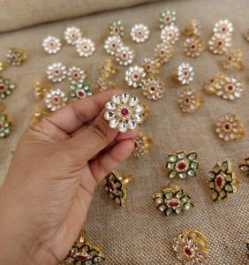 Anillo Ajustable con Diseño Floral Kundan Hecho a Mano, Chapado en Oro, para Mujeres y Niñas, Ideal para Bodas y Fiestas - Product Image 1