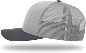 Casquette Trucker Grise Premium avec Visière Contrastante et Dos en Maille, Légère et Respirante, pour Sport et Loisirs, Logo Personnalisable - Product Image 4