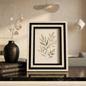 Cadre photo en résine et os incrustés multicolores de qualité supérieure, motif mosaïque artistique fait main, dimensions et support de table personnalisables - Product Image 3