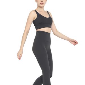Nouvel arrivage Ensemble de yoga confortable et uni personnalisé pour femmes Vêtements de fitness de haute qualité Ensemble de yoga pour femmes disponible à bas prix 2026 - Product Image 4