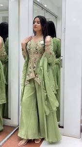 ชุดผ้าไหมรังโกลีพรีเมียมพร้อมเสื้อปักลาย กางเกงปาลาซโซ และผ้าคลุมไหล่ ชุดสไตล์ชาติพันธุ์ทันสมัยสำหรับผู้หญิง เหมาะสำหรับงานแต่งงานและงานปาร์ตี้ - Product Image 3