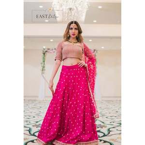 Ensemble de lehenga choli rose pour femme FB Designer, pour occasions spéciales, avec des broderies complexes en sequins et en zari. - Product Image 5