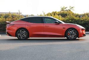 Auto Eléctrico Sedán 2024 con Tracción en las Cuatro Ruedas, Batería de Litio, Neumáticos R18, Asientos de Cuero, Interior Rojo y Negro, Exterior Marrón - Product Image 5