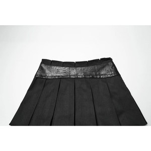 Jupe mini plissée noire pour femme style gothique punk avec anneaux en D métalliques et emblème tête de mort - Taille haute coupe trapèze style streetwear - Product Image 5
