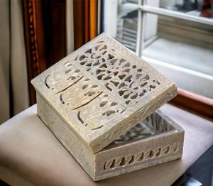 Boîte à bijoux rectangulaire en pierre savonneuse naturelle sculptée, style art indien, avec extérieur en marbre, pour la décoration intérieure et les cadeaux - Product Image 1
