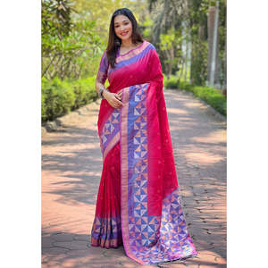 Sari de Seda Suave Rosa Intenso con Bordado Floral y Zari, Vestidos de Noche Elegantes con Contraste Tejido - Product Image 3