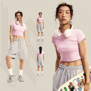 เสื้อยืดทรงสลิมครอปสำหรับผู้หญิง แฟชั่นฤดูร้อน สไตล์สตรีท ระบายอากาศได้ดี เป็นมิตรกับสิ่งแวดล้อม แห้งเร็ว ผ้าฝ้ายนุ่ม พิมพ์ลายโลโก้ - Product Image 5