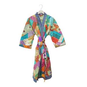 Veste Kantha vintage décontractée pour femme, séchage rapide, col en V, robe kimono, rembourrage en coton fait main, motif floral, cadeau idéal pour maman - Product Image 1