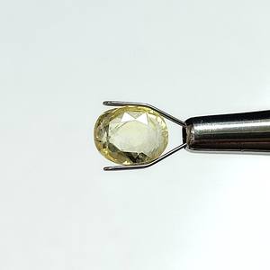 Saphir jaune ovale naturel de 4,95 carats, pierres précieuses en vrac du Sri Lanka pour la fabrication de bijoux et de bagues YSOIN-136 - Product Image 2