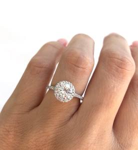 Anillo de Compromiso con Diamantes de Corte Moderno para Mujer, Plata de Ley con Baño de Rodio, Regalo de Alta Calidad para Aniversario o Boda - Product Image 4
