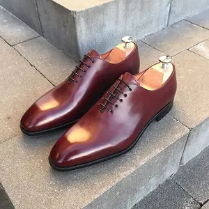 Sepatu kulit maroon pria, sepatu kulit sapi seluruhnya dalam semua ukuran dan semua transaksi