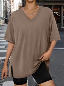 เสื้อยืดโอเวอร์ไซส์ทรงเทรนดี้สำหรับผู้หญิง เสื้อออกกำลังกายไซส์ใหญ่ คอวี แขนสั้น เสื้อยืดลำลองทรงหลวม เสื้อยืดพื้นฐาน - Product Image 3