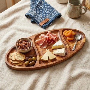 Plateau de service élégant en bois, idéal pour les collations, les sauces et les réceptions, conçu pour servir les invités et lors de rassemblements, fabriqué à la main en Inde. - Product Image 4