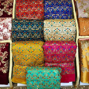 Tela Premium Fendy Georgette de Punto por Urdimbre de Poliéster/Nylon/Metalizado con Cuentas Florales para Prendas de Boda para Niños y Niñas, Peso Medio - Product Image 1