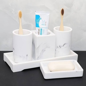 Ensemble d'accessoires de salle de bain de luxe 6 pièces, organiseur de salle de bain décoratif en résine, distributeur de savon, porte-brosse à dents - Product Image 3