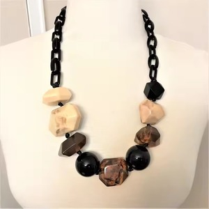 Collar de Ángel de Resina de Alta Gama, Joyería Ecológica Hecha a Mano, Accesorio de Moda Elegante, Boutique Única - Product Image 1