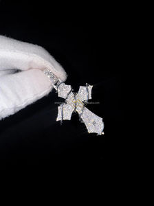 Pendentif Croix de Jésus en Argent Sterling 925 Plaqué Rhodium avec Diamants Moissanite et Longueur Personnalisable – Vente en Gros pour Cadeaux Chrétiens de Luxe - Product Image 3